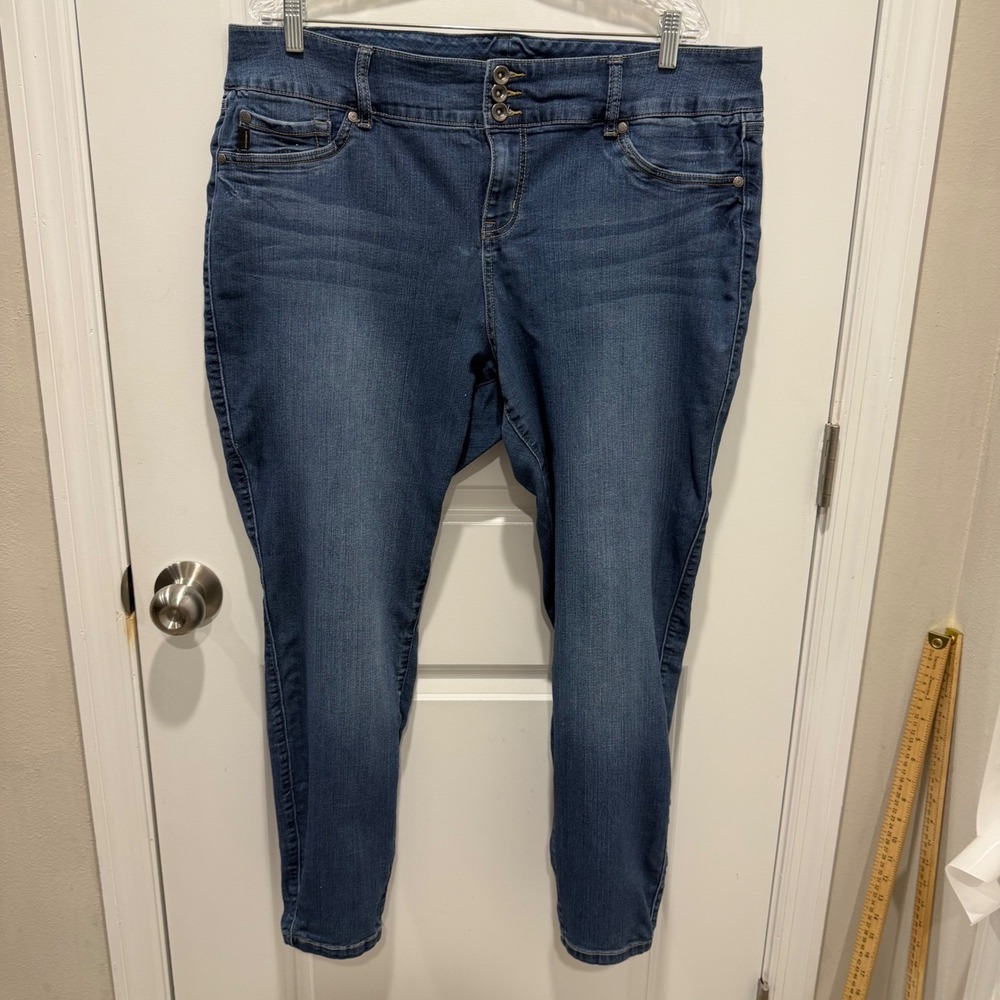 Torrid Womens Skinny Jeans Triple Button Medium Wash Blue Size 22
